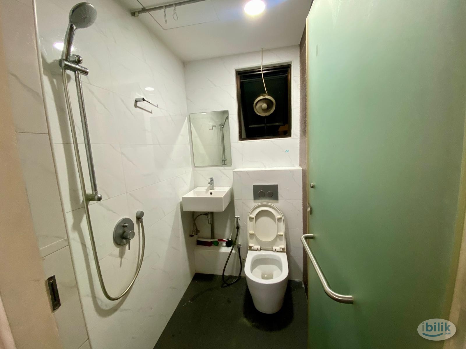 Image 3 of Room for Rent / Balestier (Newton MRT) / Common Room / 2-3 Pax Stay / Available Immediate / RM1 - Room rental in 