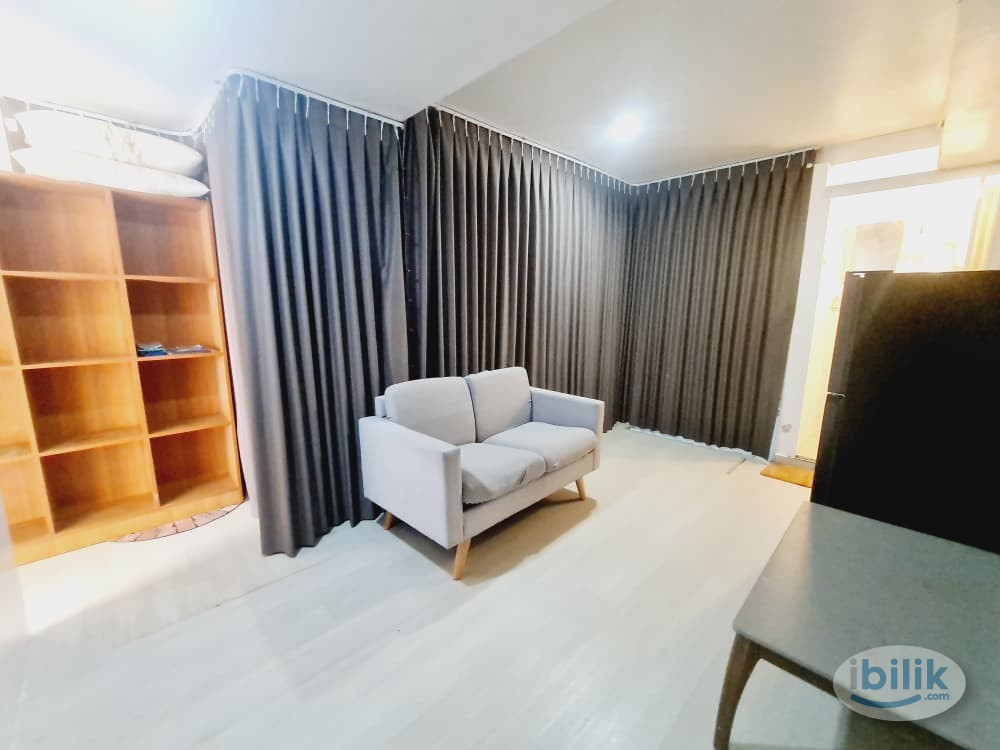 Image 2 of Master Room at Chinatown, Central Area - Room rental in 