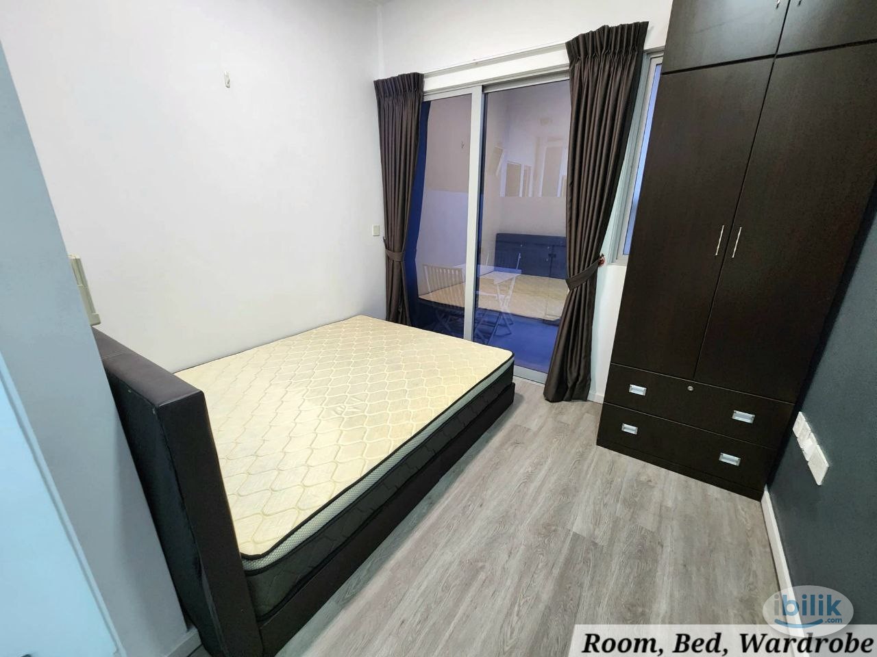 Image 1 of Master Room with on-suite Bathroom & Balcony @ Geylang Condo - Room rental in 