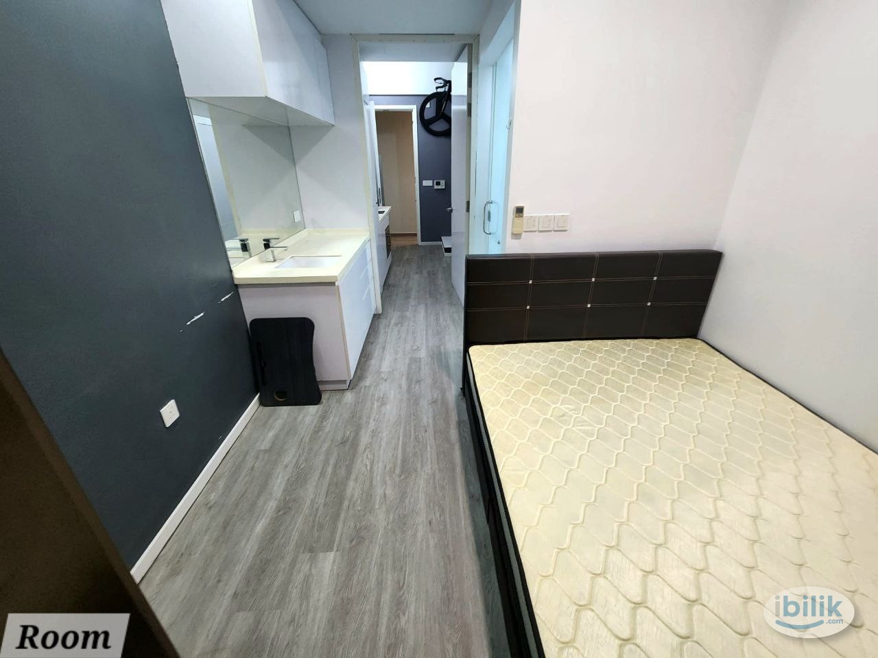 Image 3 of Master Room with on-suite Bathroom & Balcony @ Geylang Condo - Room rental in 