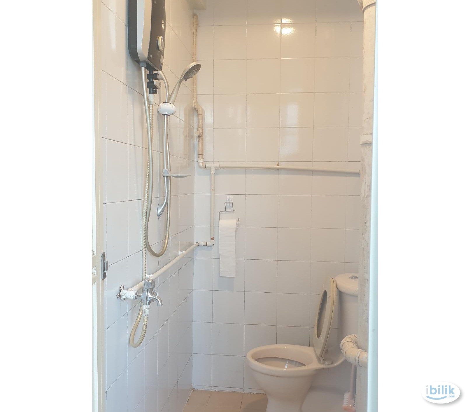 Image 4 of Blk 6 Beach Rd,  3 -5 pax. - Room rental in 