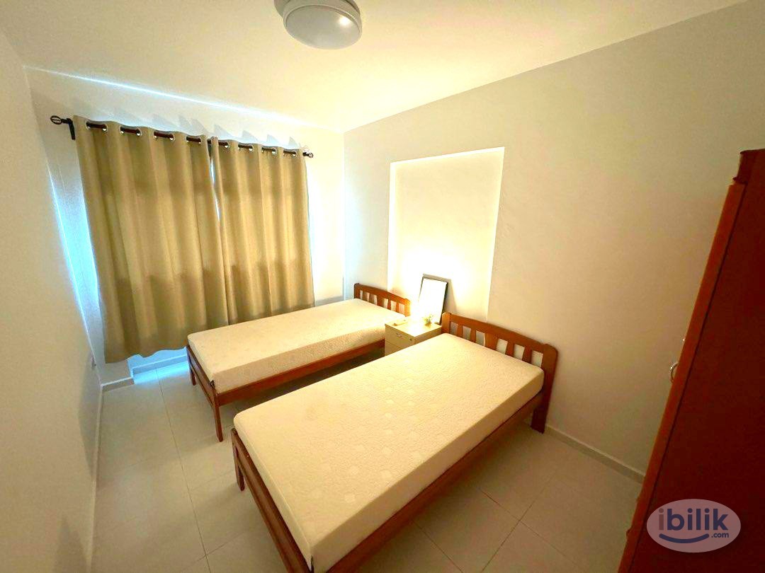 Image 1 of ROOM SHARE - Common Bedroom @ Blk 121 Pasir Ris Street 11 - Room rental in 