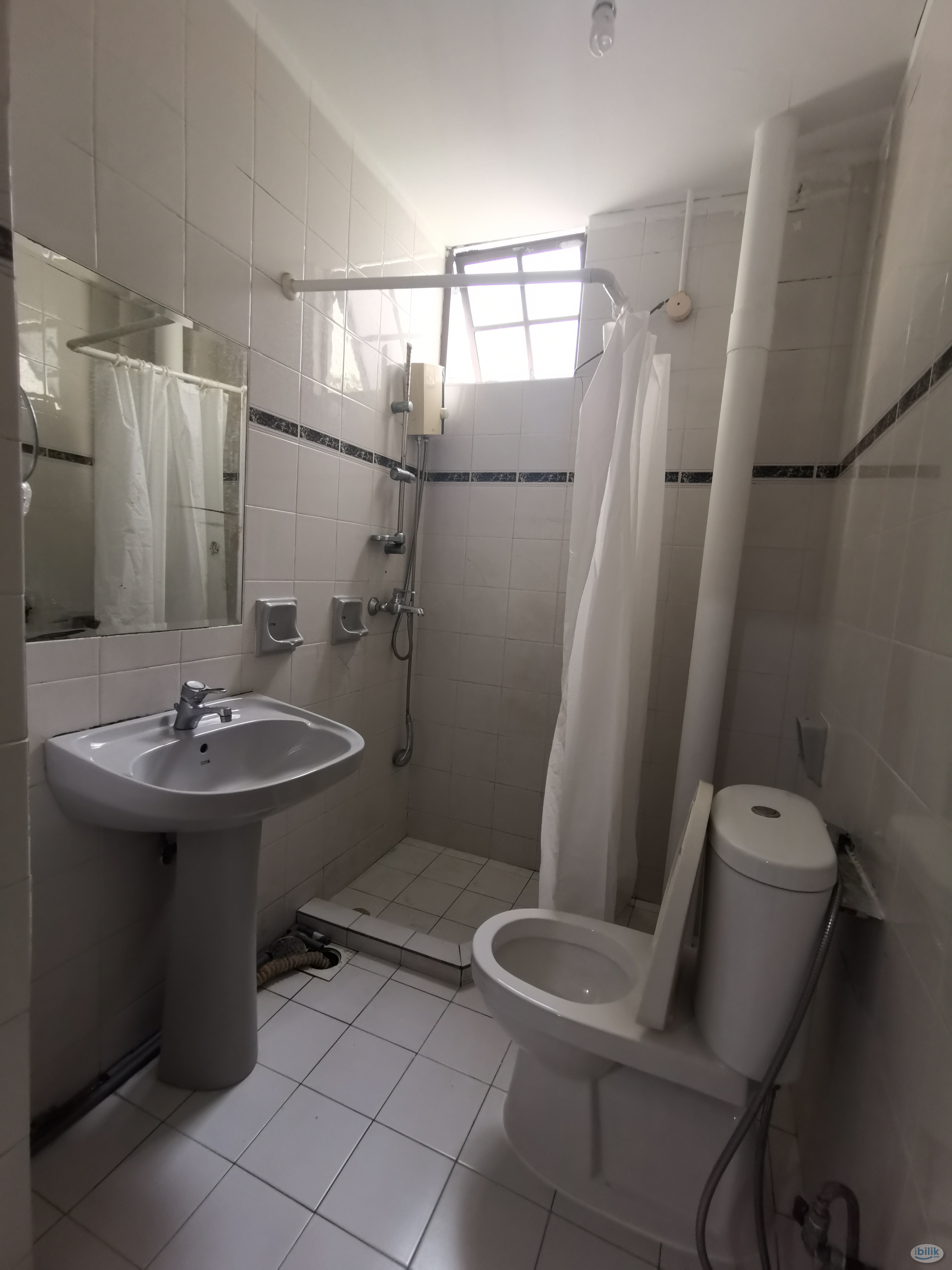 Image 2 of Room for Rent / Paya Lebar – Aljunied – Dakota MRT / Master Room / 1-2 pax stay / Available Immediate - Room rental in 