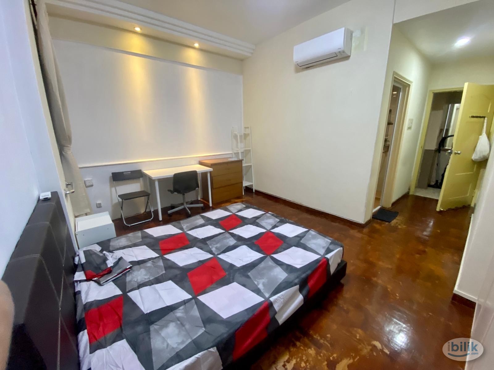 Image 1 of Room for Rent / Paya Lebar – Aljunied – Dakota MRT / Master Room / 1-2 pax stay / Available Immediate / RM1 - Room rental in 