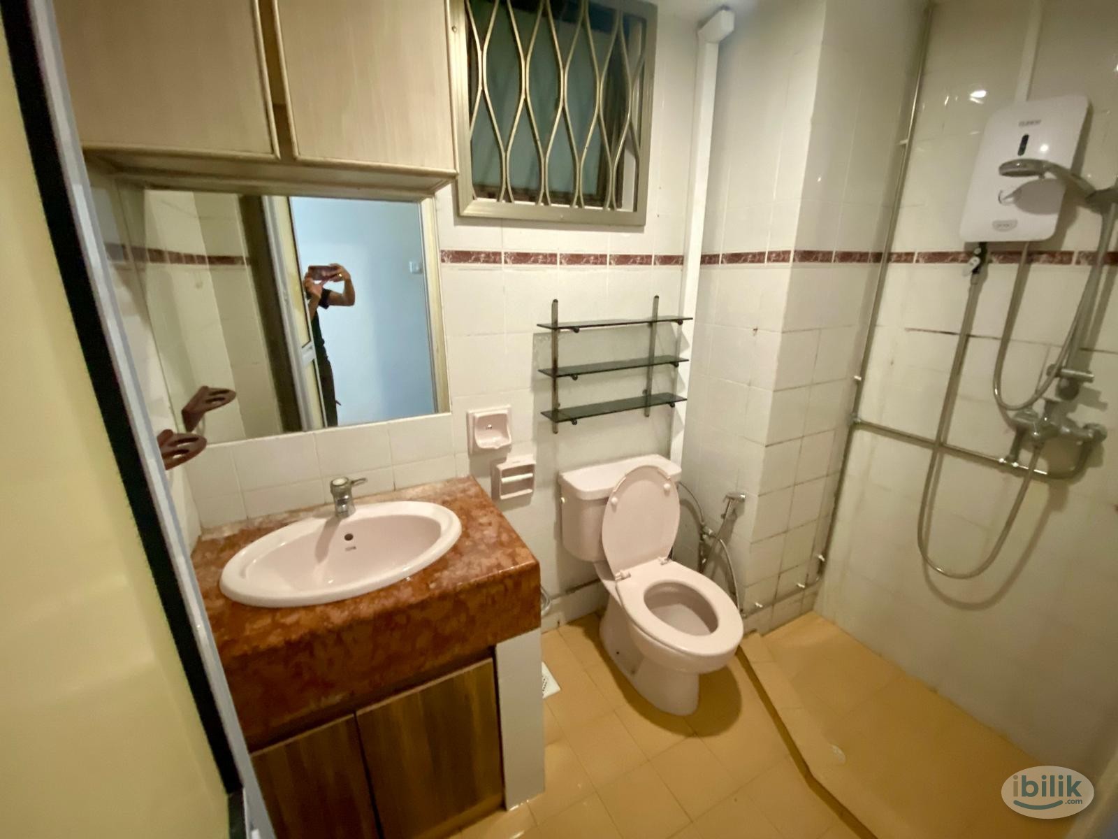 Image 5 of Room for Rent / Paya Lebar – Aljunied – Dakota MRT / Master Room / 1-2 pax stay / Available Immediate / RM1 - Room rental in 