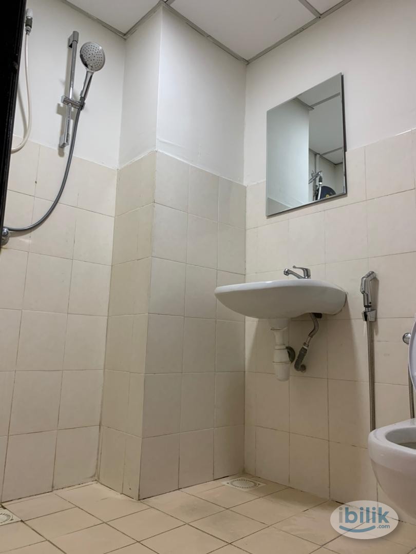 Image 5 of [Balcony middle] 🚶‍♀️ 6 min to MRT Surian | Doorstep to mini market/laundry/cafe, 1 Station SEGi College, IKEA, 2 Stations 1 Utama,  3 Stations TTDI - Room rental in 