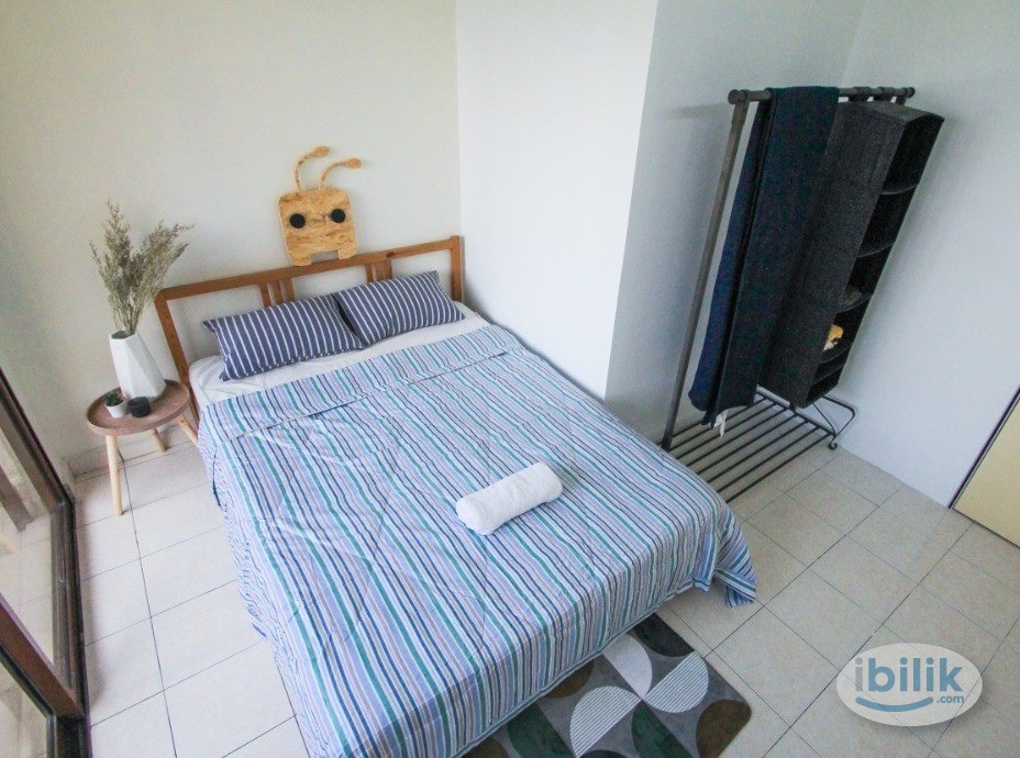 Image 2 of [Balcony middle] 🚶‍♀️ 6 min to MRT Surian | Doorstep to mini market/laundry/cafe, 1 Station SEGi College, IKEA, 2 Stations 1 Utama,  3 Stations TTDI - Room rental in 