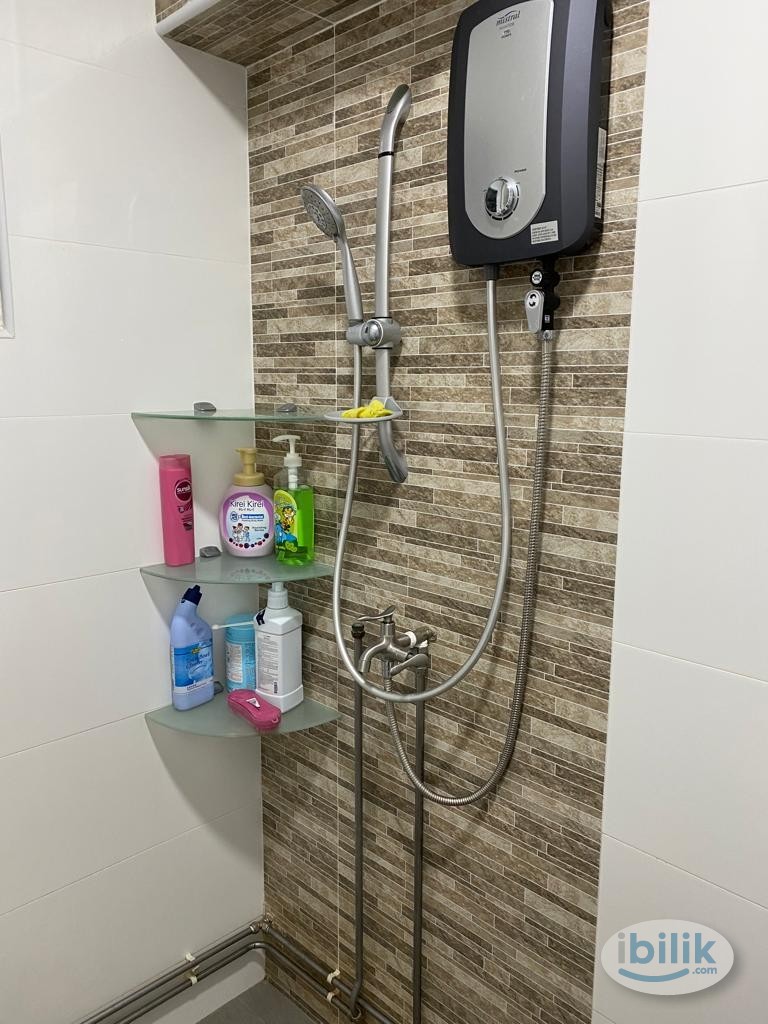Image 3 of Private middle room - Room rental in 