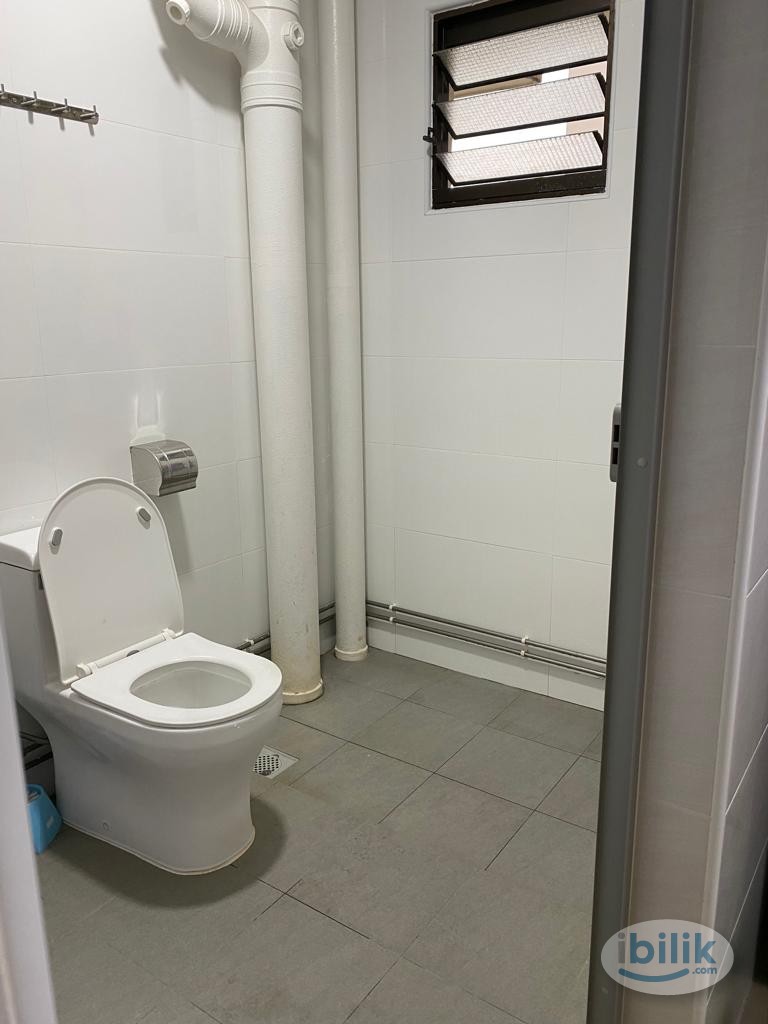 Image 4 of Private middle room - Room rental in 