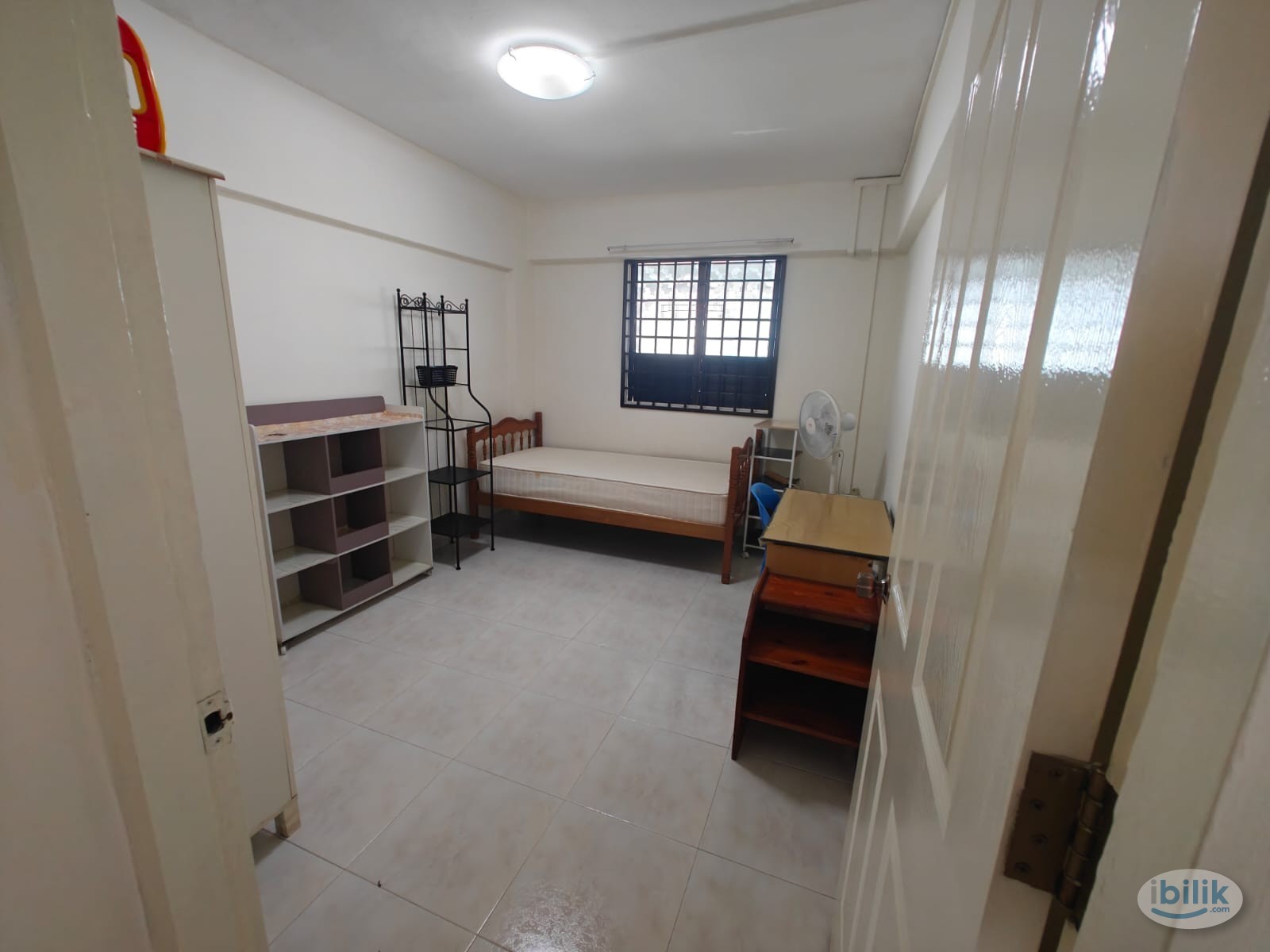 Image 1 of Quiet, clean and neat common room for rent @ Ang Mo Kio Ave 10, opposite AMK ITE. (No agent fees, direct liaise with owner) - Room rental in 