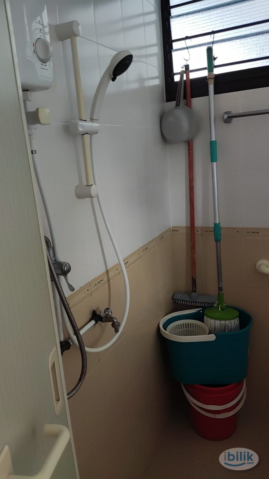 Image 3 of Quiet, clean and neat common room for rent @ Ang Mo Kio Ave 10, opposite AMK ITE. (No agent fees, direct liaise with owner) - Room rental in 