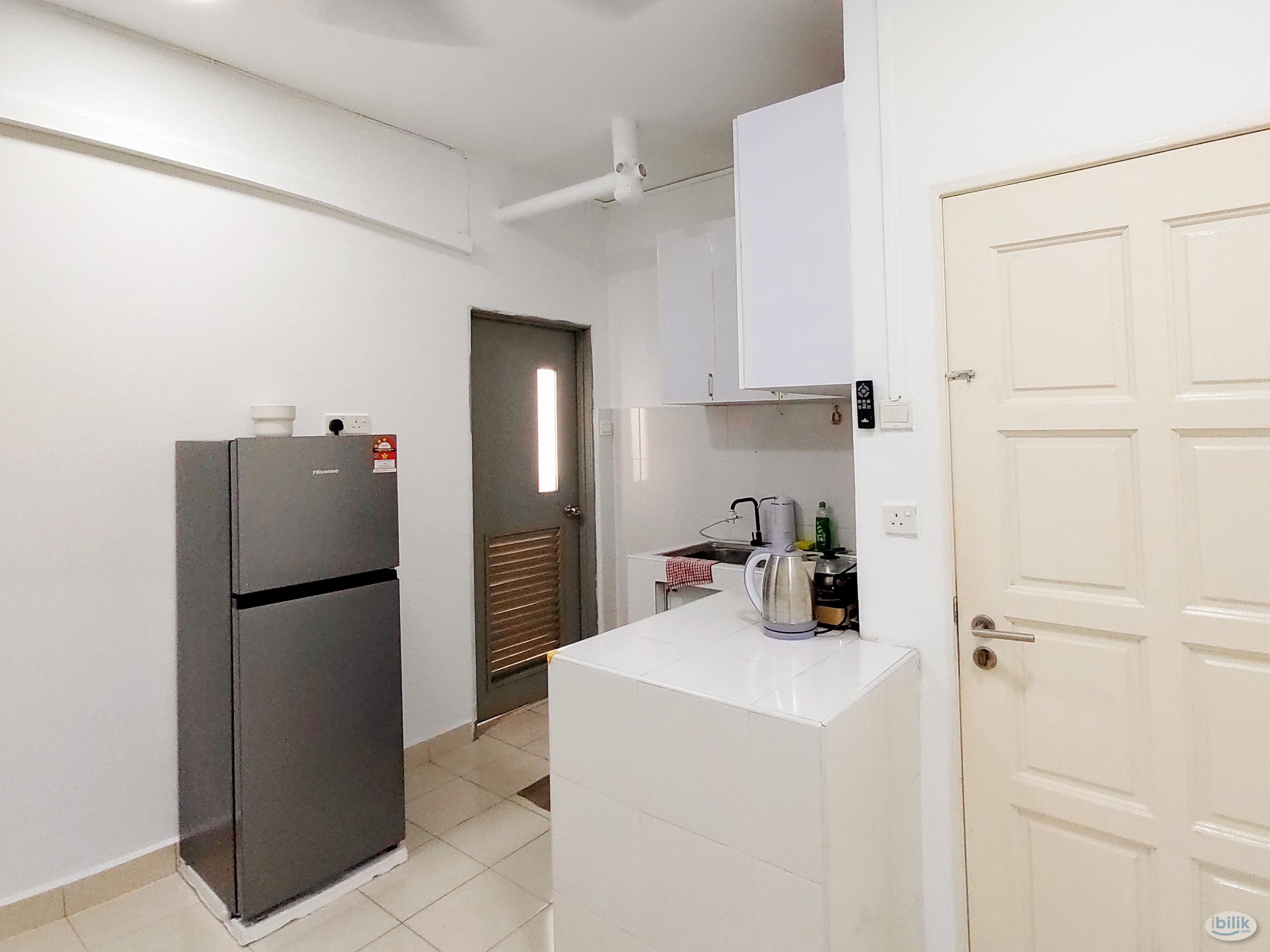 Image 5 of Near Help UNI🏫New Conditions Unit🤩Middle Queenbedroom with windows and AC located in Seri Atria Apartment - Room rental in 