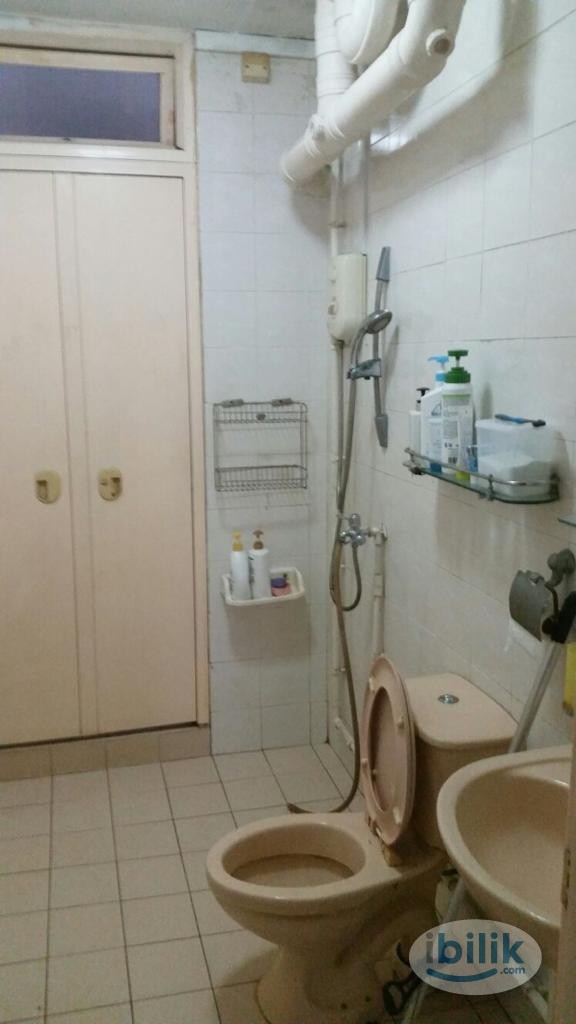 Image 1 of blk 284 jurong east share room - Room rental in 
