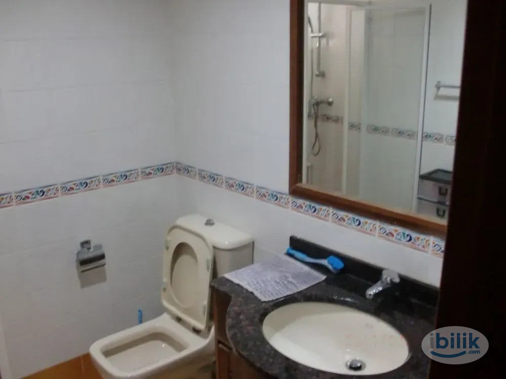 Image 2 of Condominium unit for rent near Hougang MRT Station, Singapore - Room rental in 