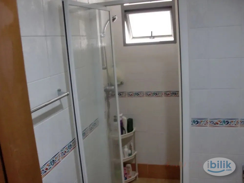 Image 3 of Condominium unit for rent near Hougang MRT Station, Singapore - Room rental in 