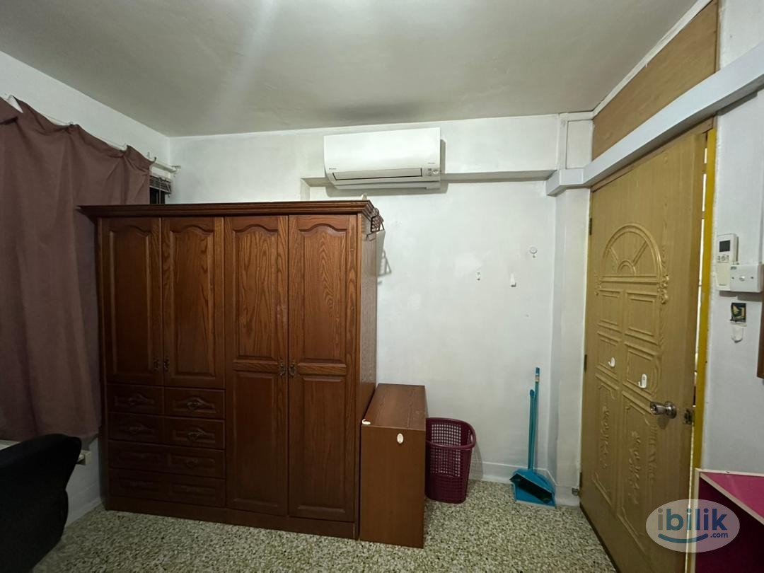 Image 5 of Block 113 Depot Road in Bukit Merah has a Common Room Available Immediately in a 5-Rm HDB square Point Block. 100113 - Room rental in 