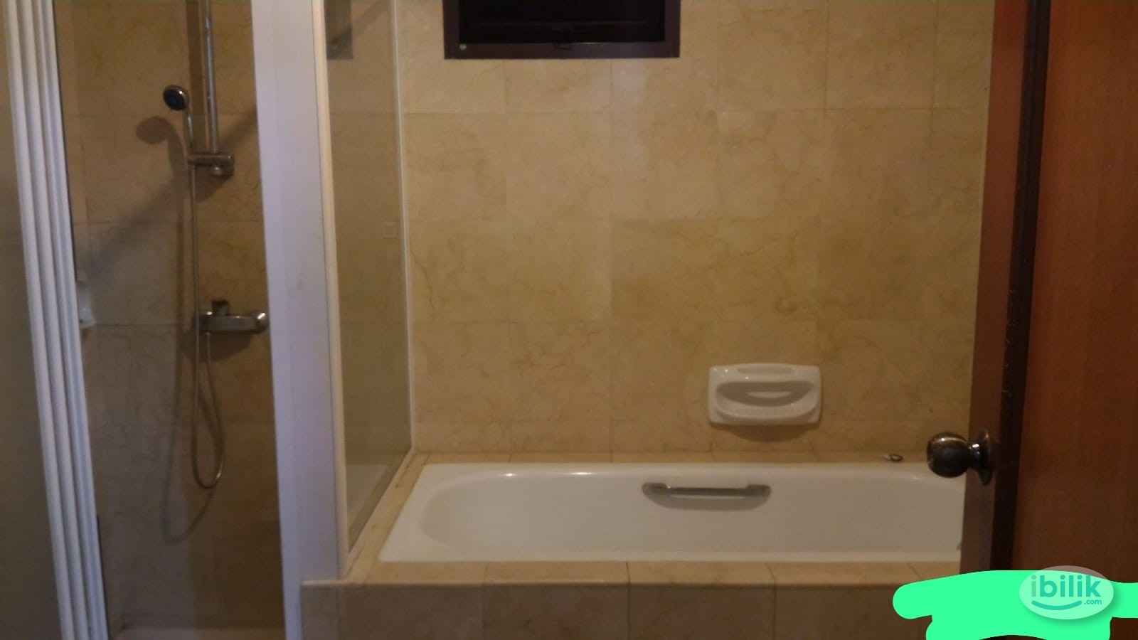 Image 2 of Seletaris Master room for rent with private bathroom - Room rental in 