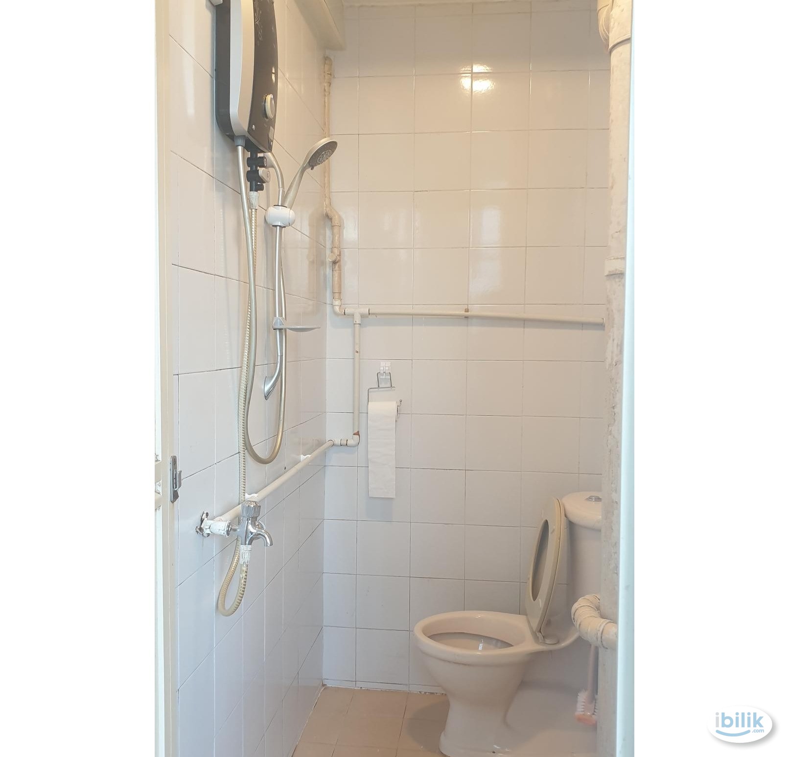 Image 4 of 3 Bedrooms with aircon - Room rental in 