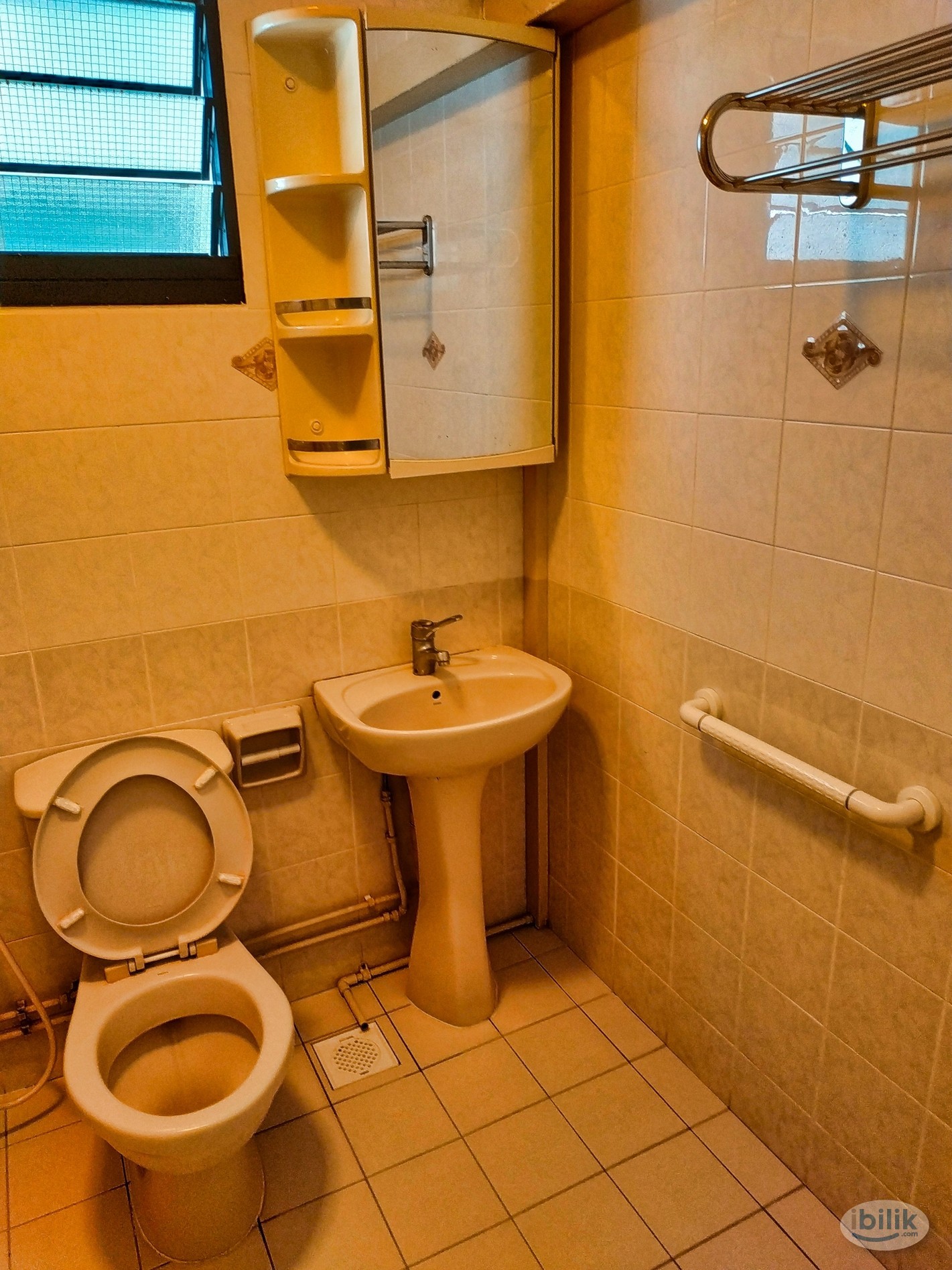 Image 3 of Spacious Common Room for Rent in Jurong West Central - Perfect for Individuals / Couples! - Room rental in 