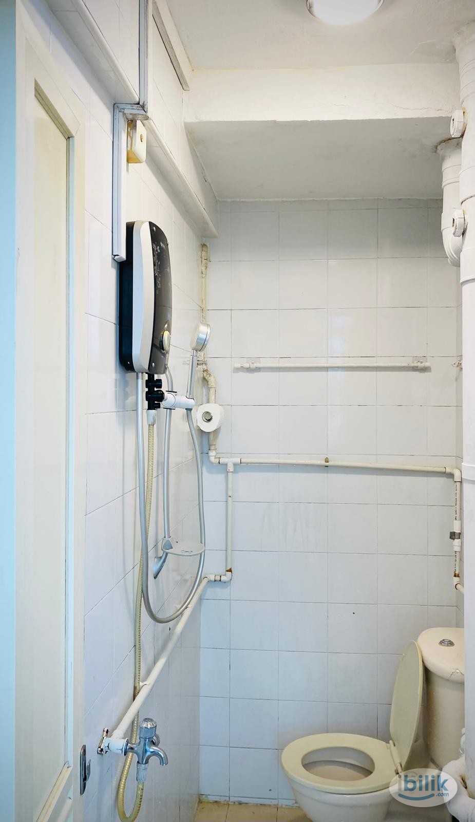 Image 5 of 3 Bedrooms with aircon - Room rental in 