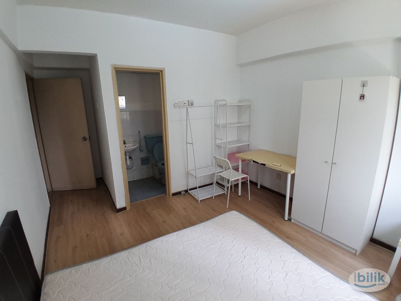 Image 2 of [Danau Idaman] Master Room with Private Toilet Rent Doorstep Bus Stop to Mid Valley, MRT Pasar Seni - Room rental in 