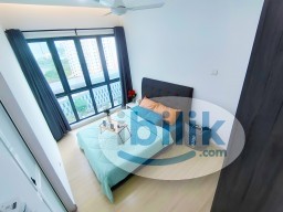 Room Rental in Kuala Lumpur - Near KTM🚆Easy Access to Midvally🏬 Master bedroom with private bathroom and windows / AC located in Skyville 8, Old klang road