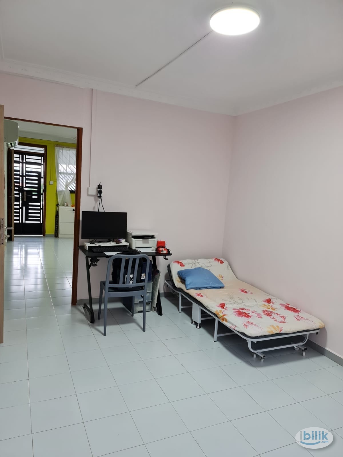 Image 1 of Middle Room at Simei, Singapore - Room rental in 