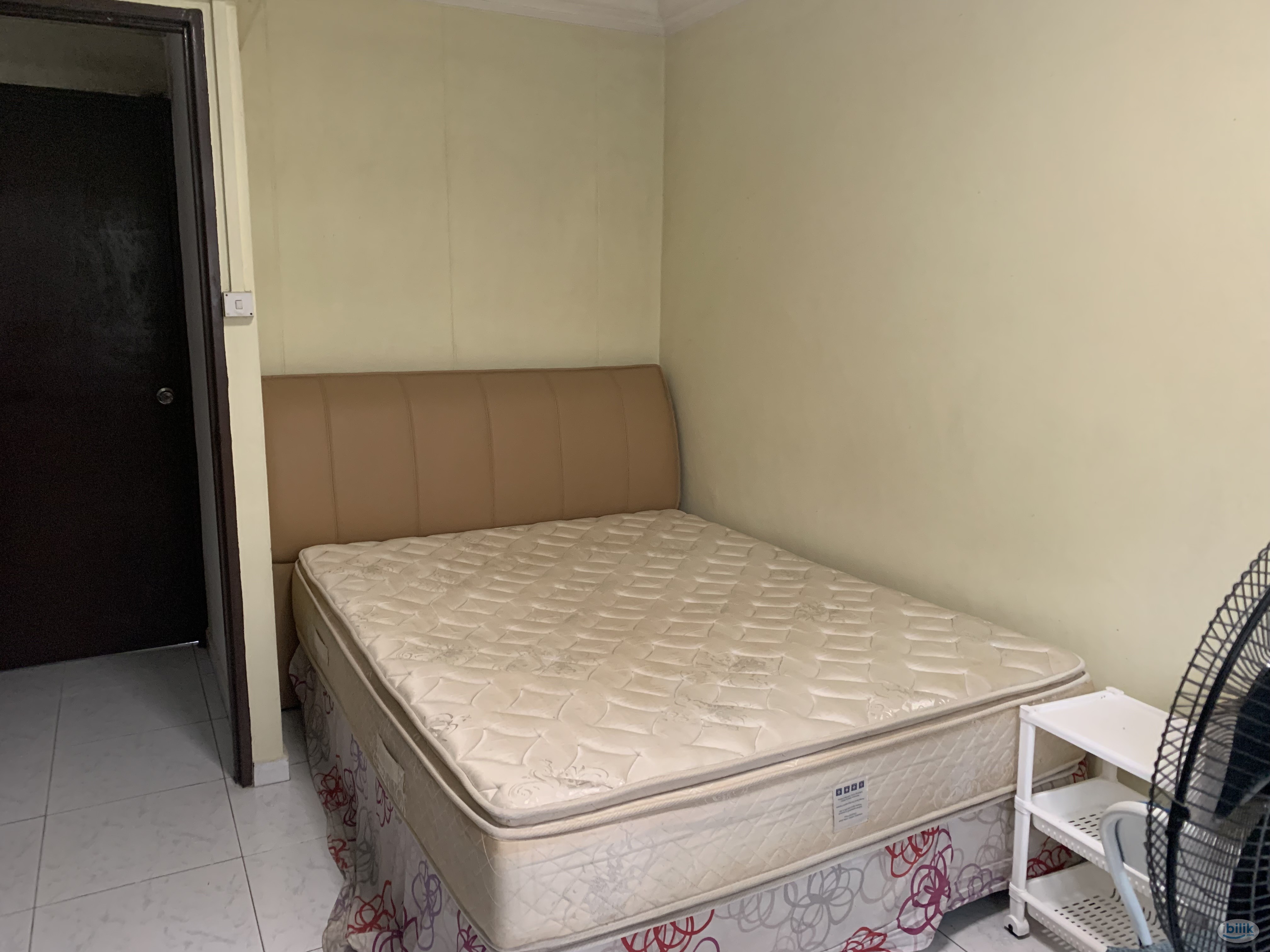Image 1 of Middle Room at Jurong West, Jurong - Room rental in 