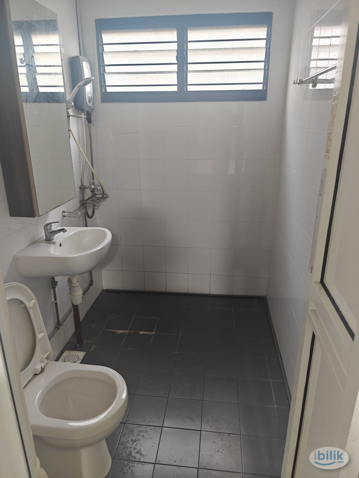 Image 3 of Common room for rent $800 blk 130 Yishun - Room rental in 