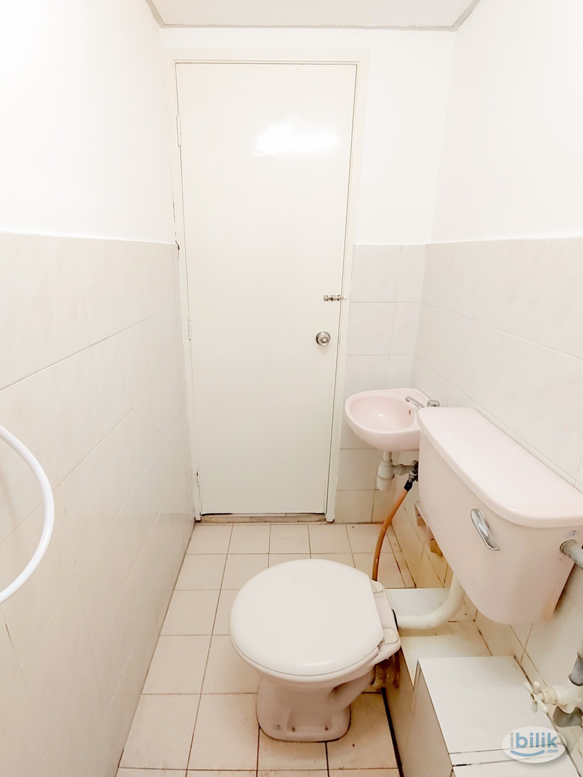 Image 5 of Queen Bed Medium Room with A/C & Window @ Taman Desa, Cheras,Near LRT,,, Midvalley - Room rental in 