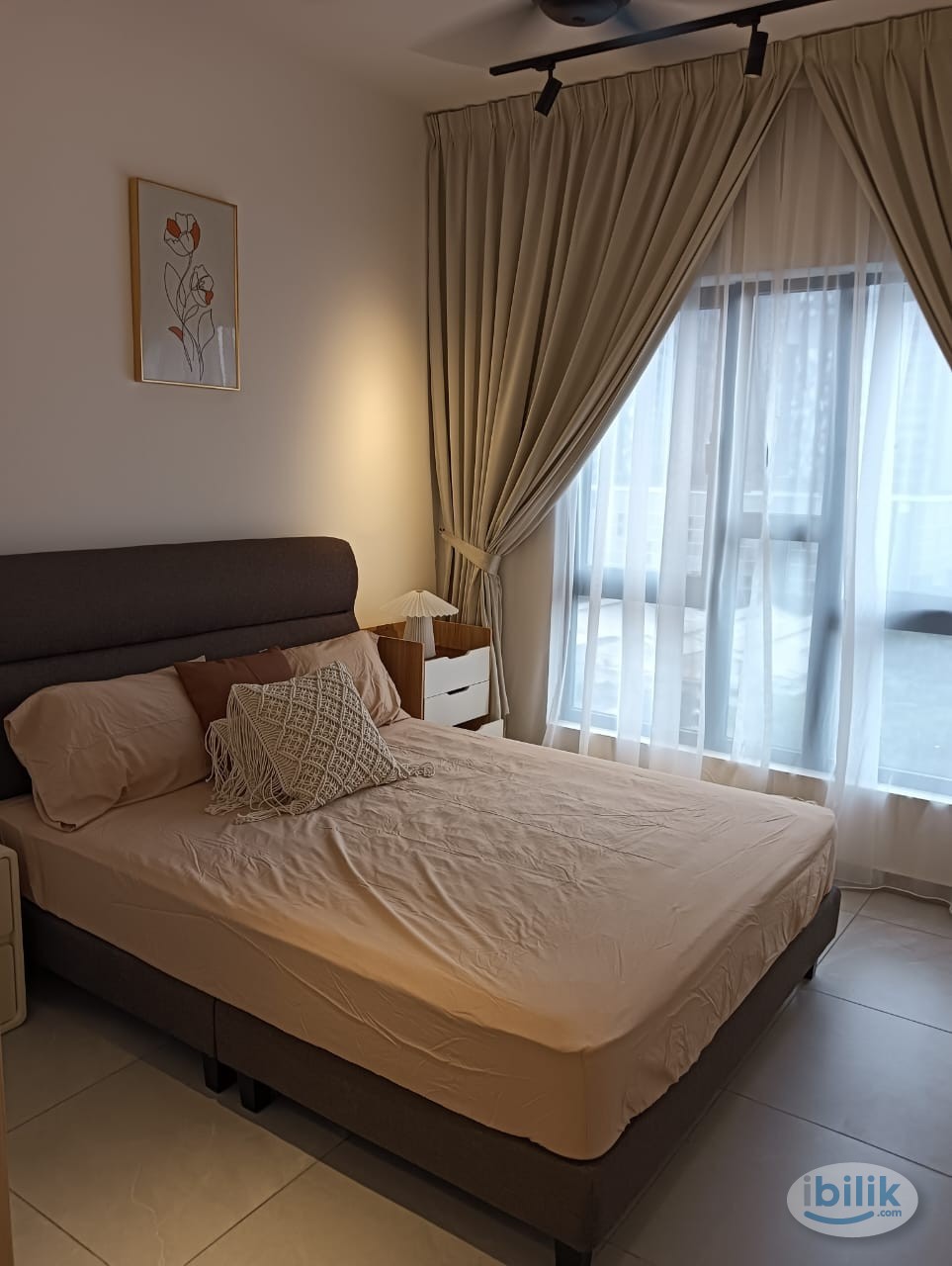 Image 1 of Middle Room at D’ivo Residence OUG next to Dasein Academy of Art - Room rental in 