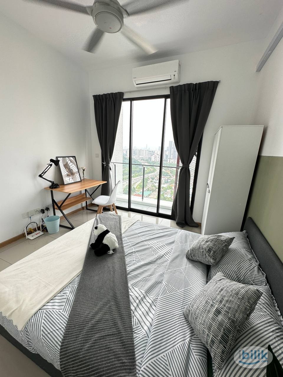 Image 2 of MIDDLE ROOM WITH BALCONY VIEW. BREEZING WIND with DEALS!! - Room rental in 