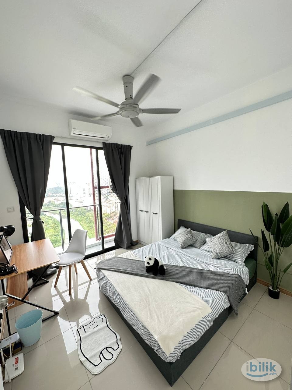 Image 1 of MIDDLE ROOM WITH BALCONY VIEW. BREEZING WIND with DEALS!! - Room rental in 