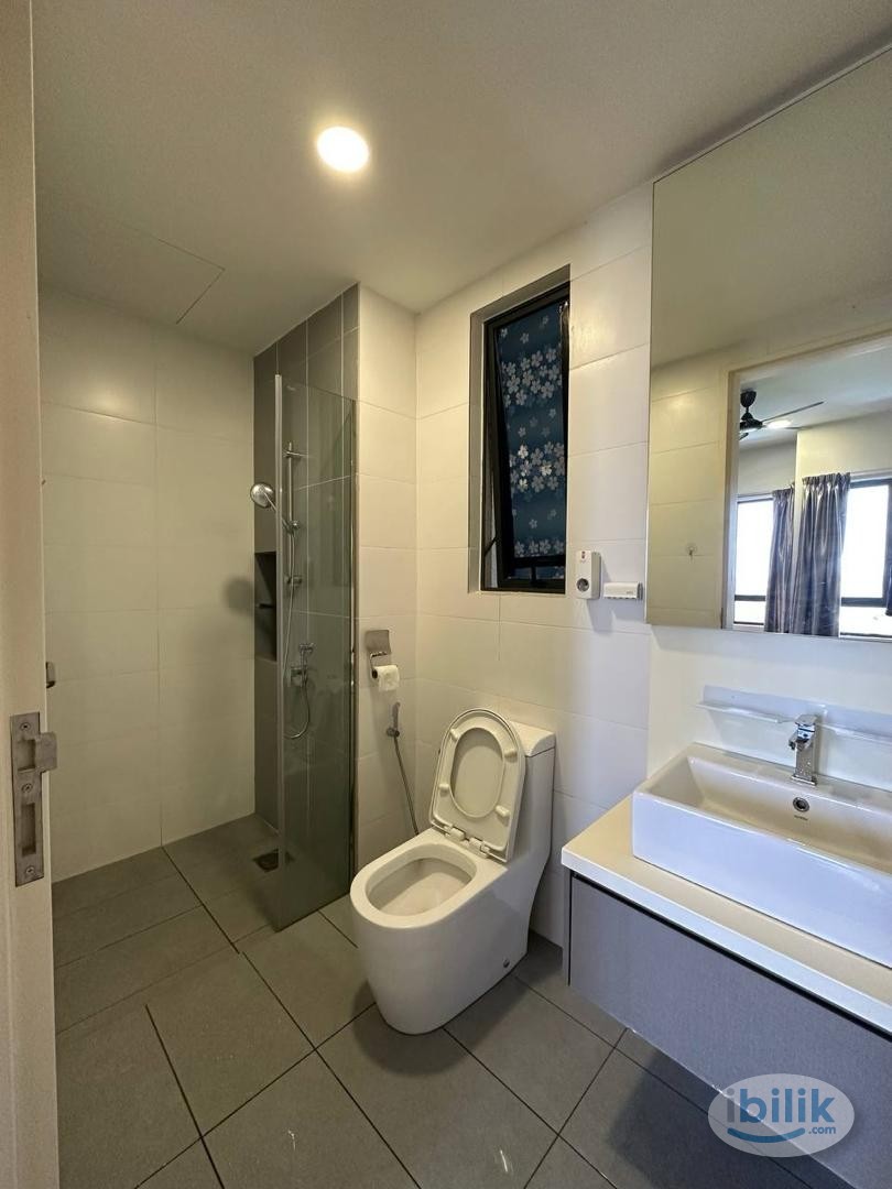 Image 3 of MIDDLE ROOM WITH BALCONY VIEW. BREEZING WIND with DEALS!! - Room rental in 