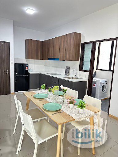 Image 4 of MIDDLE ROOM WITH BALCONY VIEW. BREEZING WIND with DEALS!! - Room rental in 