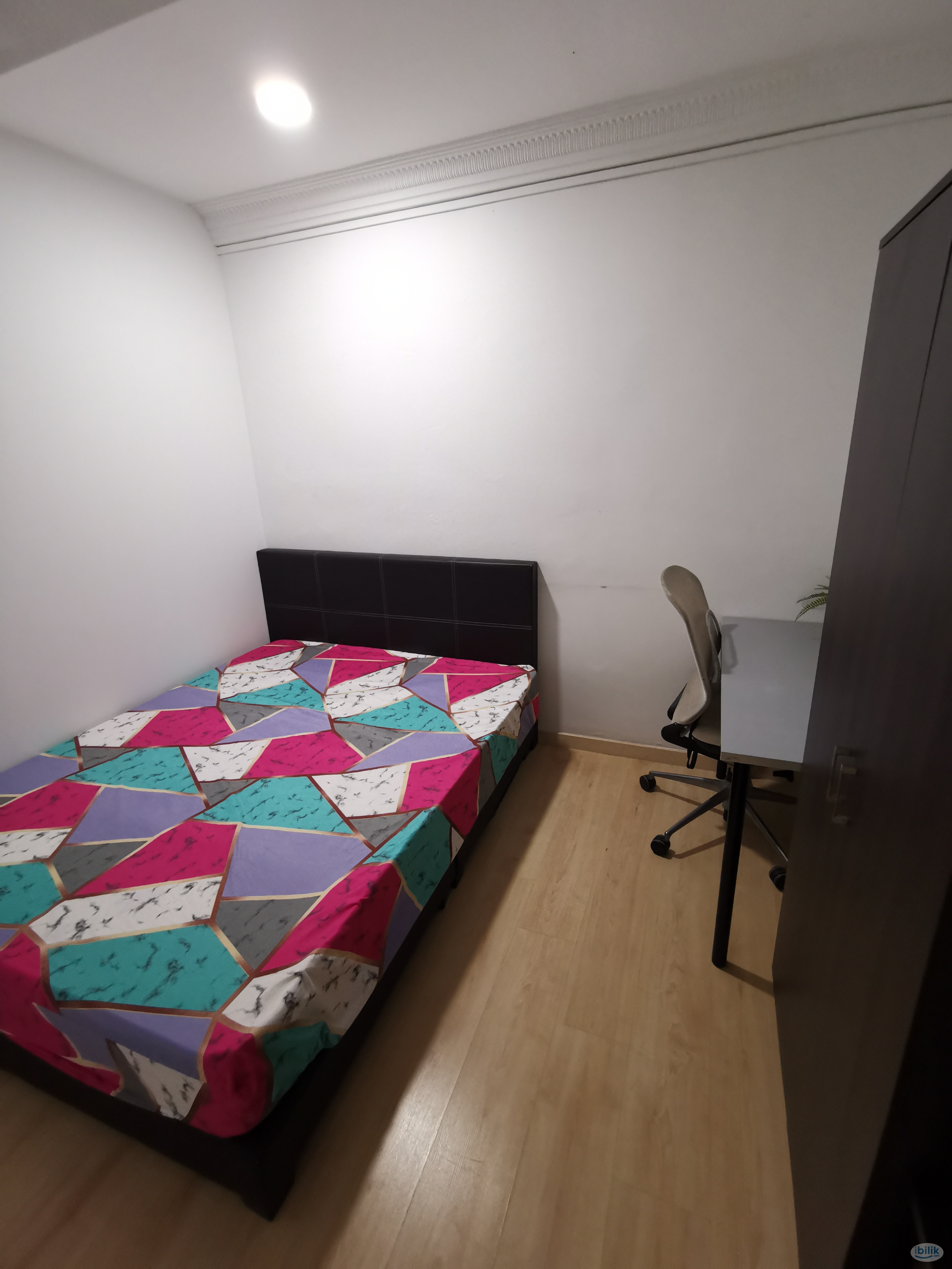 Image 3 of Middle Room at East Coast, Singapore - Room rental in 