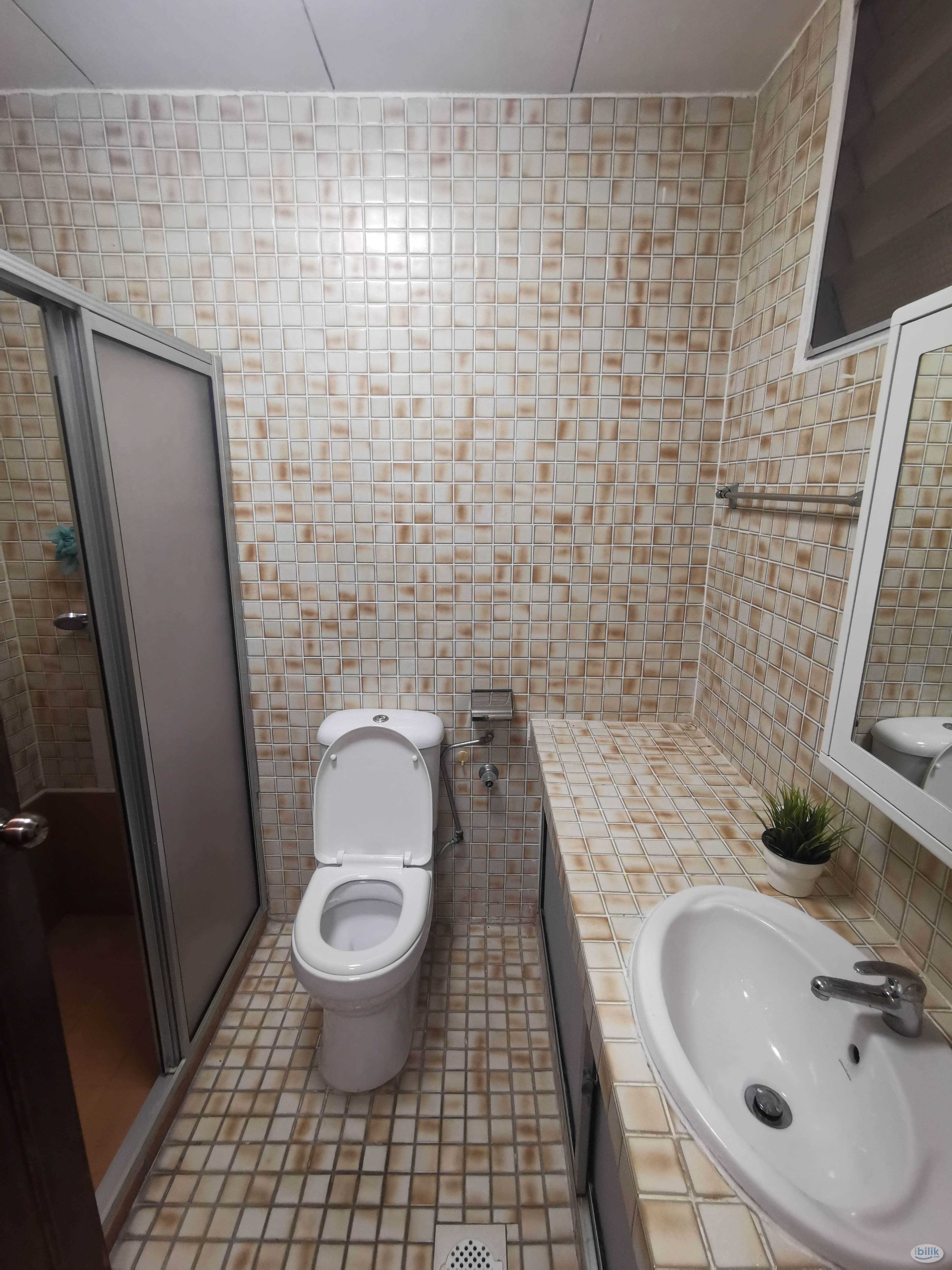 Image 5 of Middle Room at East Coast, Singapore - Room rental in 