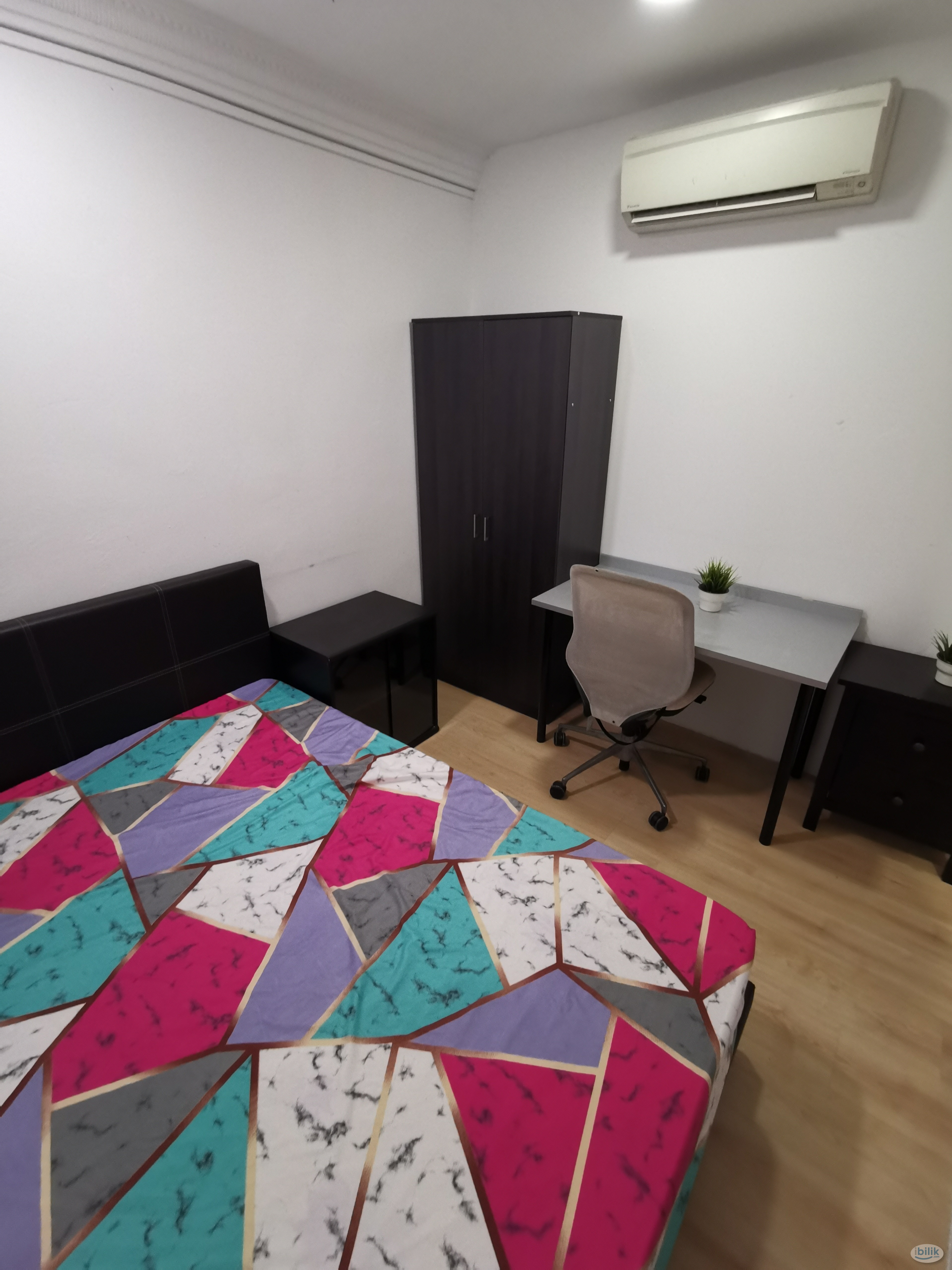 Image 1 of Middle Room at East Coast, Singapore - Room rental in 