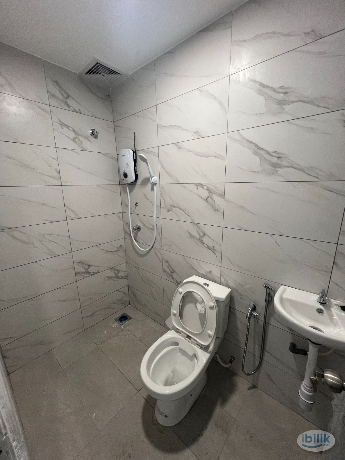 Image 2 of Master Room at KTM Petaling Station, Kuala Lumpur - Room rental in 