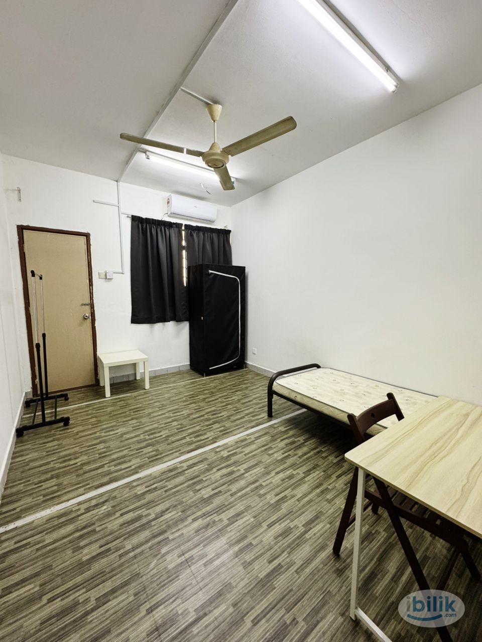 Image 1 of 🏡🔥Medium Room To Rent🚆 Walk to MRT Bandar Utama 🏡🔥 - Room rental in 