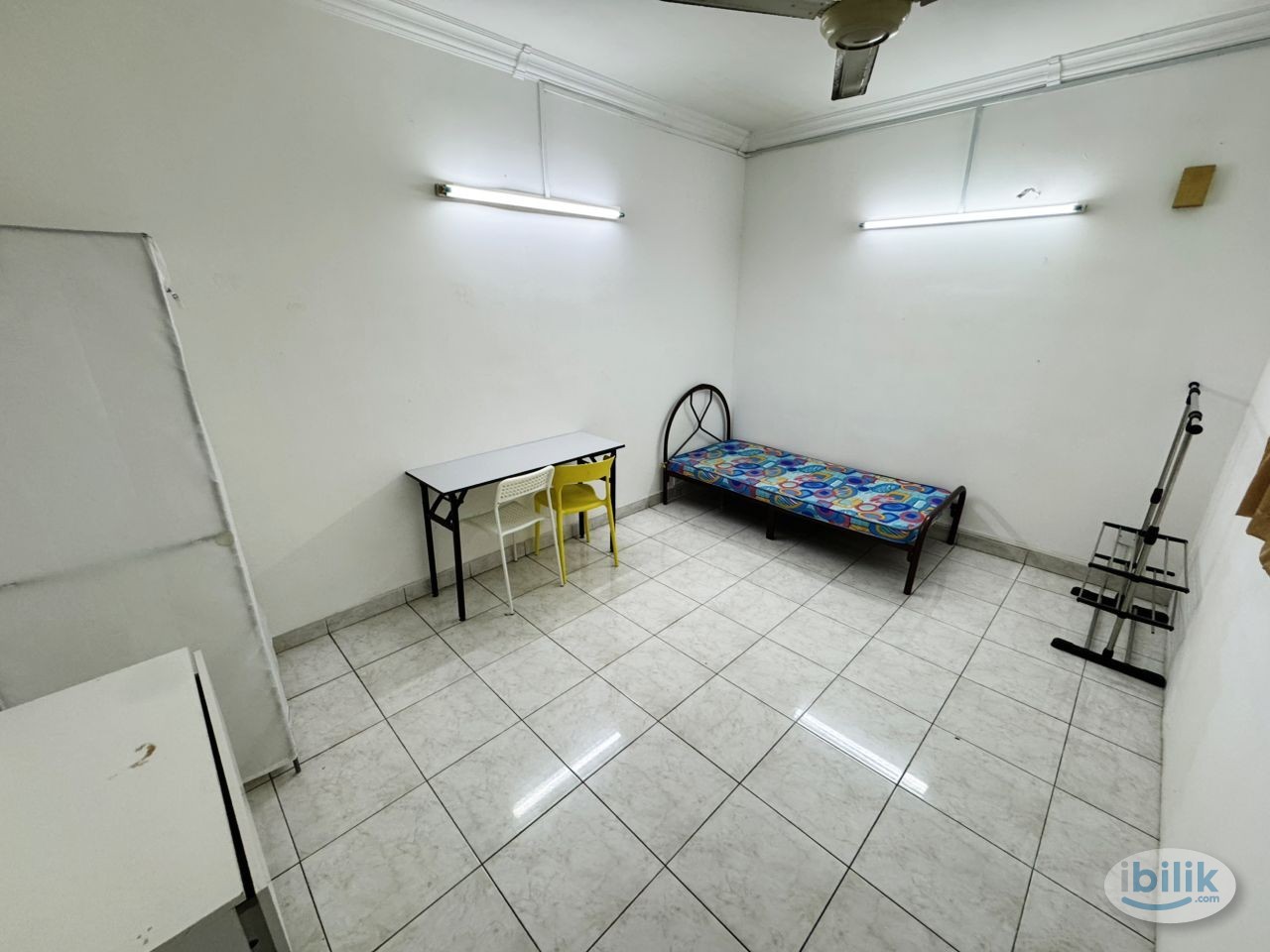 Image 4 of 🏠 Single Big Room with Window 🪟 Walking distance to MRT Bandar Utama - Room rental in 