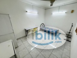 Room Rental in Selangor - 🏠 Single Big Room with Window 🪟 Walking distance to MRT Bandar Utama