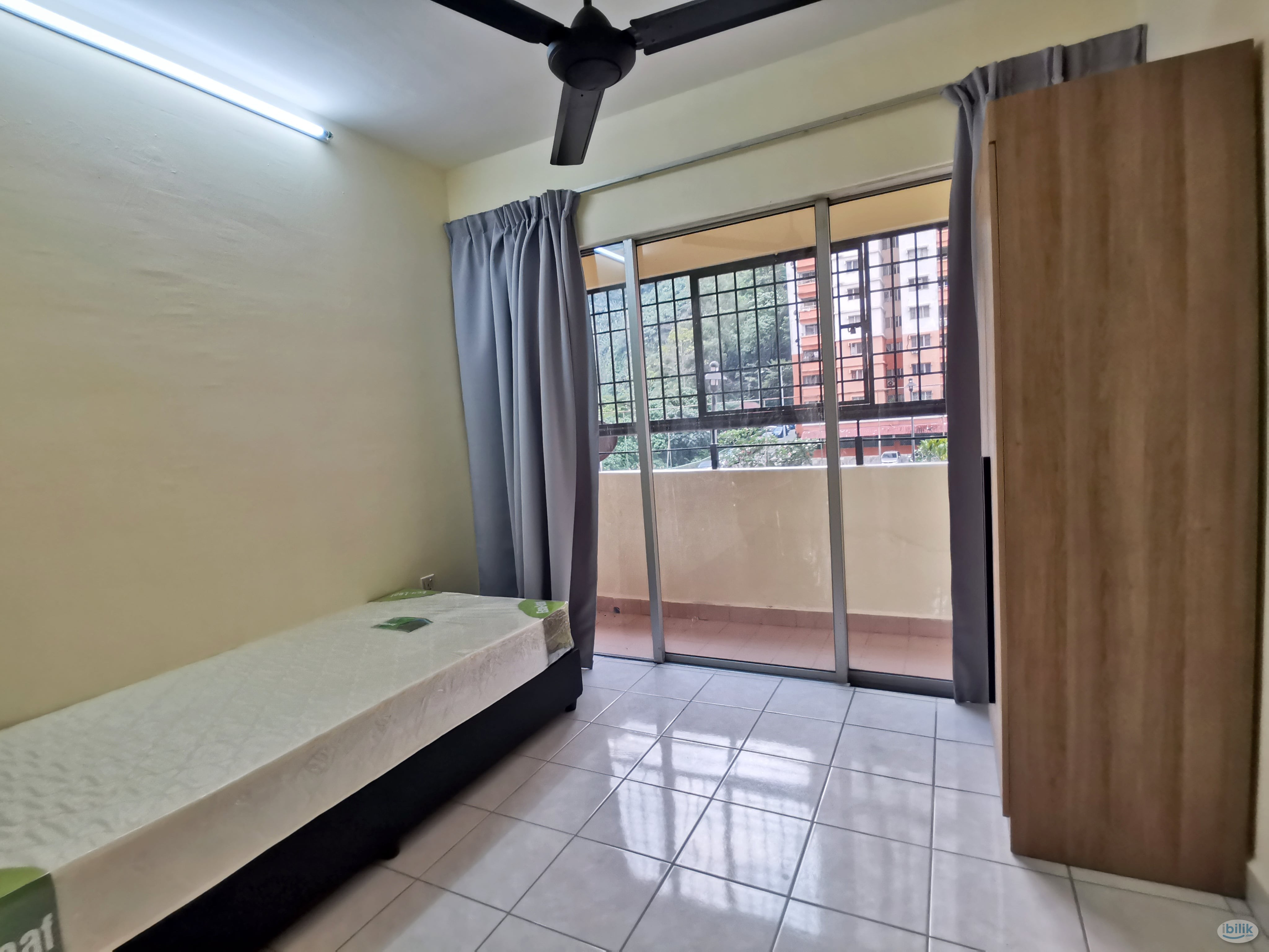 Image 1 of 🚶‍♀️Walking Distance to Bus Stop⭐ NEWLY RENOVATED 🔥Single Room at Flora Damansara, Damansara Perdana - Room rental in 