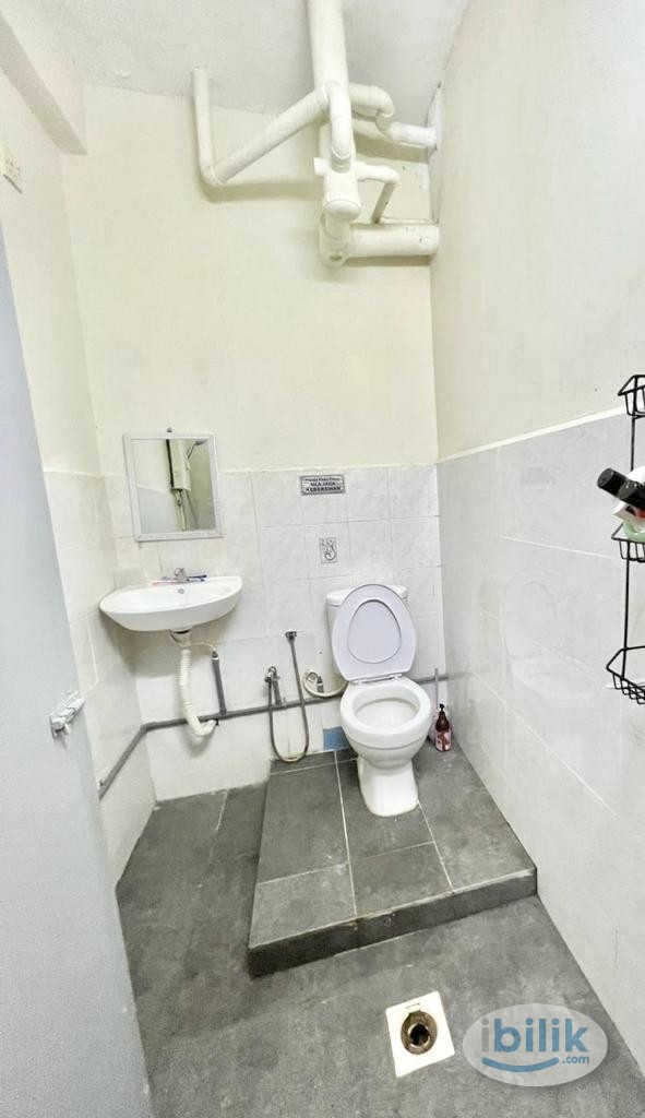Image 5 of 🚶‍♀️Walking Distance to BRT Fully Furnished Master Room at Ridzuan Condominium, Bandar Sunway ✨ - Room rental in 
