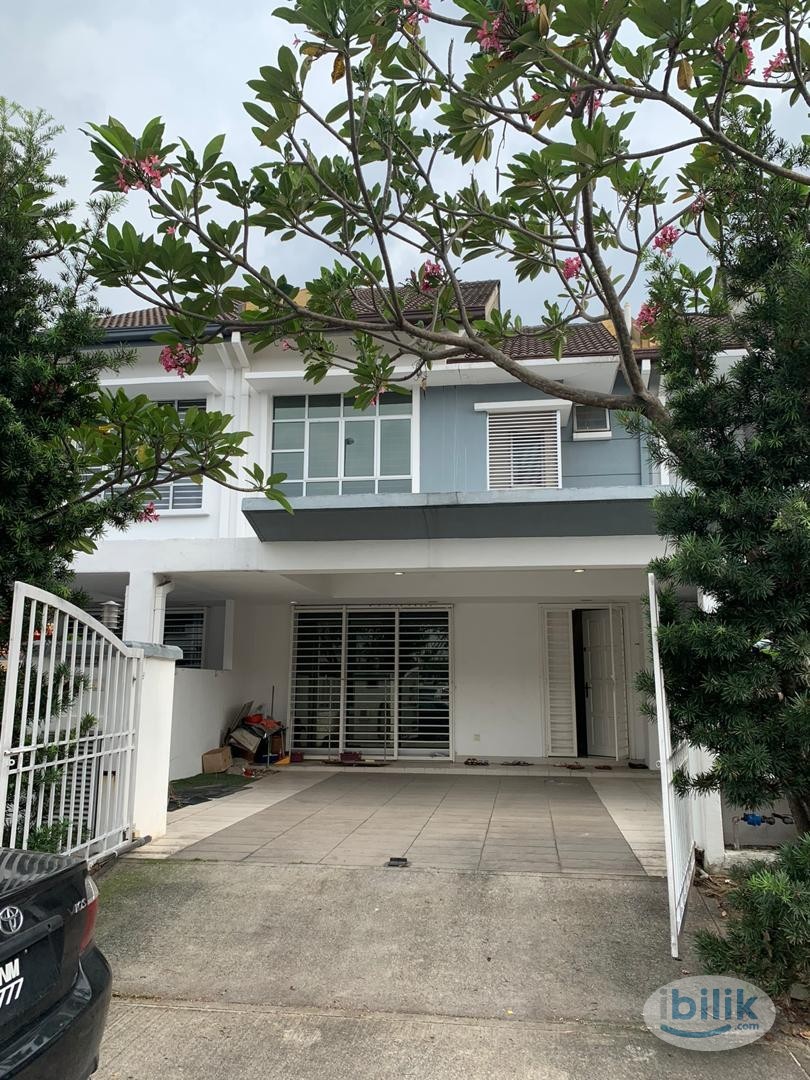 Image 1 of Middle Room at Kemuning Utama, Kota Kemuning - Room rental in 