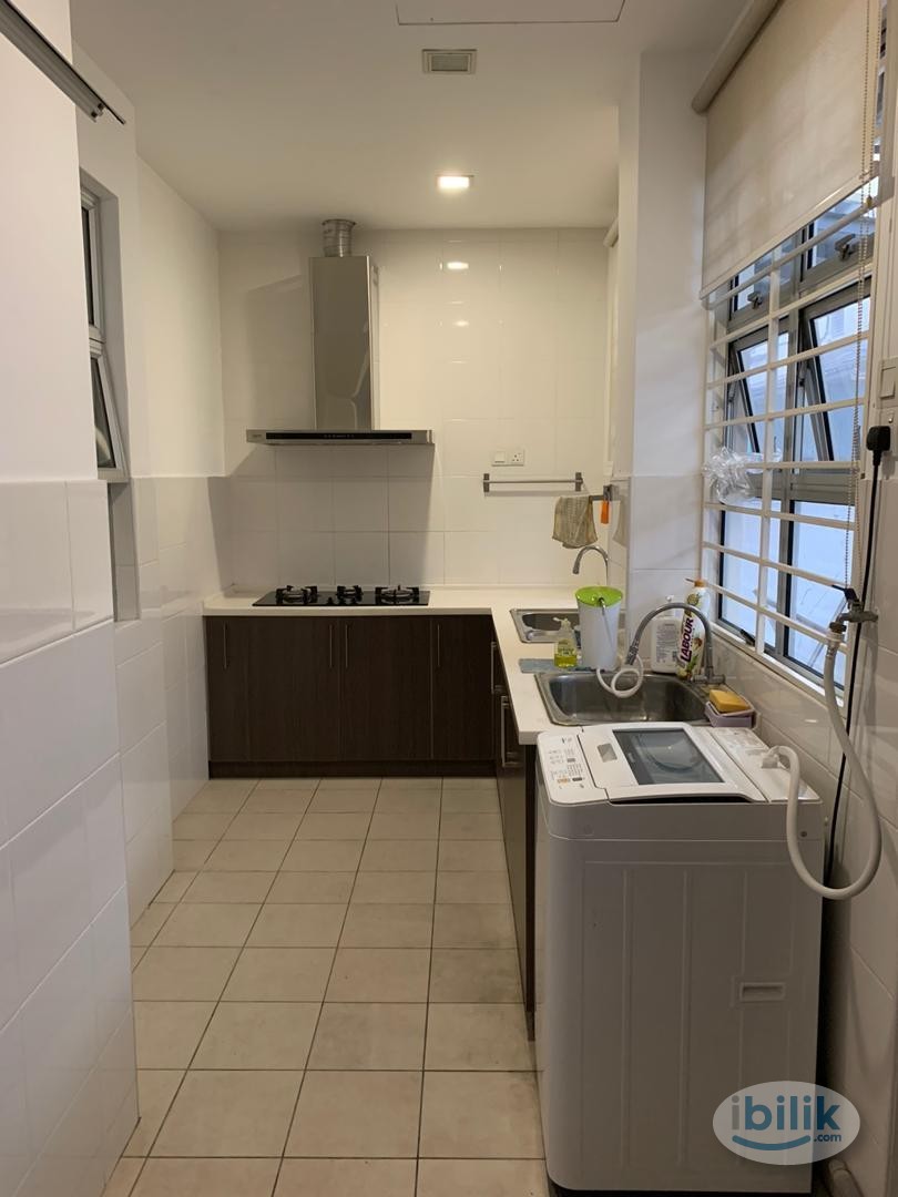 Image 2 of Middle Room at Kemuning Utama, Kota Kemuning - Room rental in 