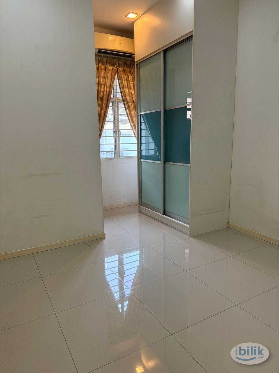 Image 3 of Middle Room at Kemuning Utama, Kota Kemuning - Room rental in 