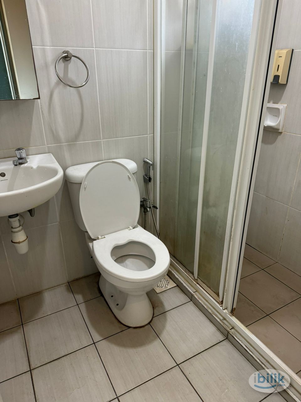 Image 4 of Middle Room at Kemuning Utama, Kota Kemuning - Room rental in 