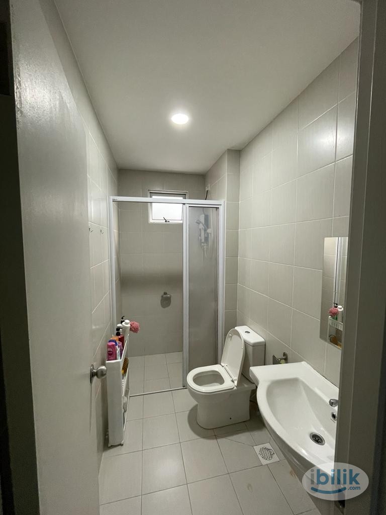 Image 5 of Middle Room at Meridin Bayvue, Masai - Room rental in 