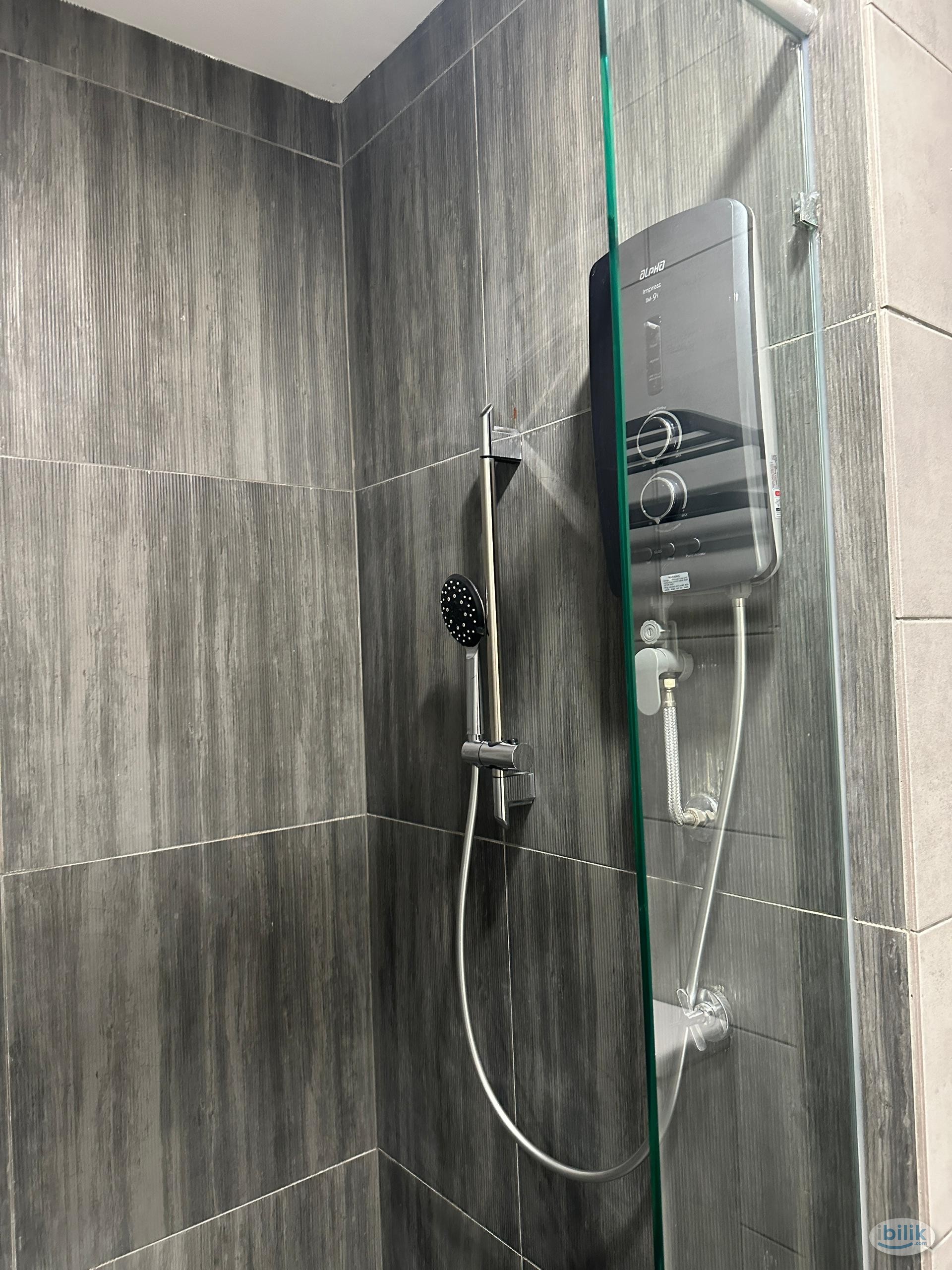 Image 4 of Master Room at Meta Residences Putra Permai, Seri Kembangan - Room rental in 